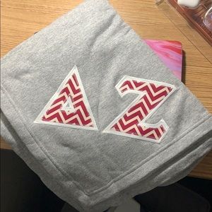 Delta zeta blanket